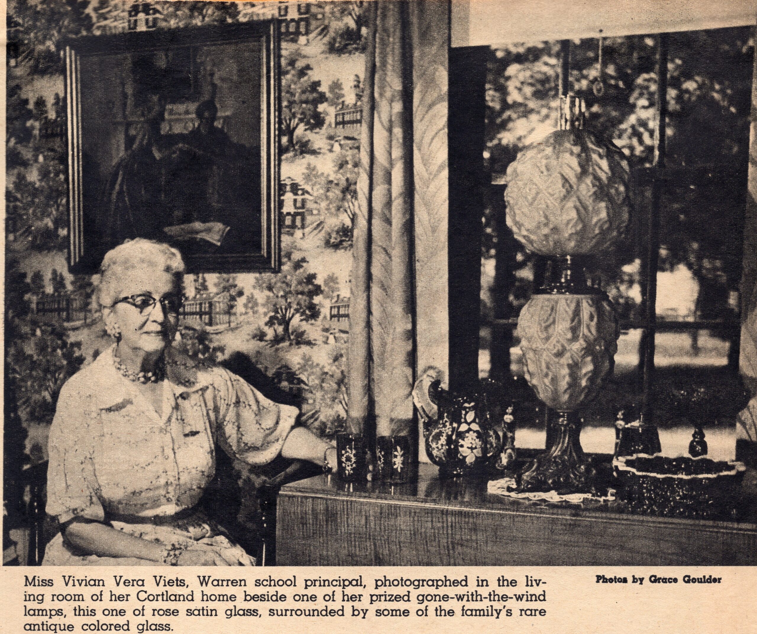 Vivian Vera with Gone With the Wind lamps in their Cortland home (Cleveland Plain Dealer, 1959)