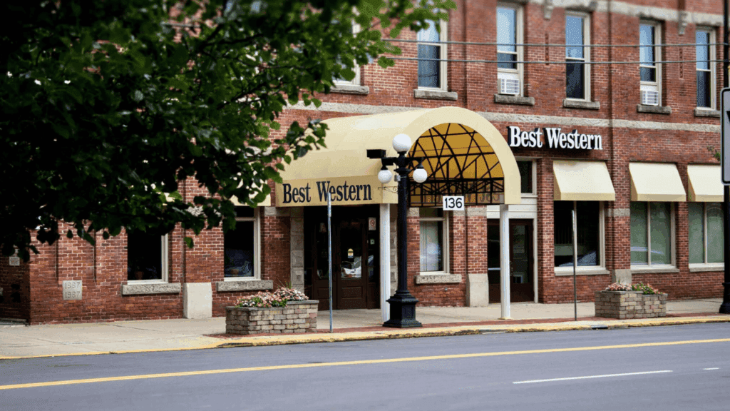 Exterior of the Best Western hotel in downtown Warren, Ohio, featuring a historic brick facade and covered entrance on Main Avenue