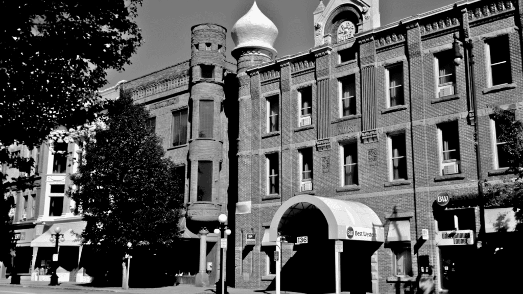 Park Hotel (now Best Western) on North Park Avenue—1887 Victorian with Moorish Revival details and bulbous turret—Courthouse Square, Warren, Ohio.
